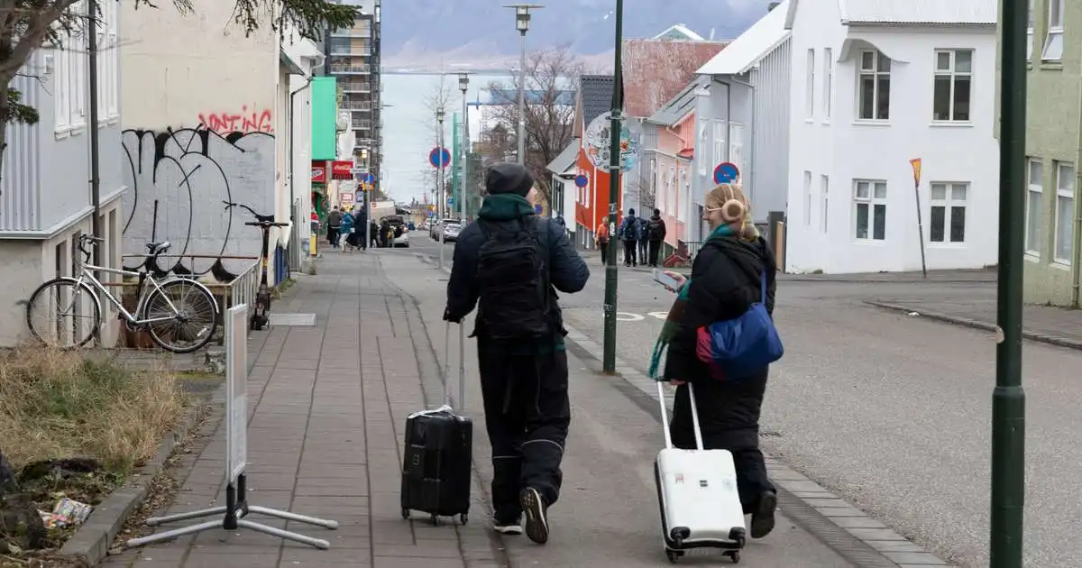Hiti að 15 stigum í dag