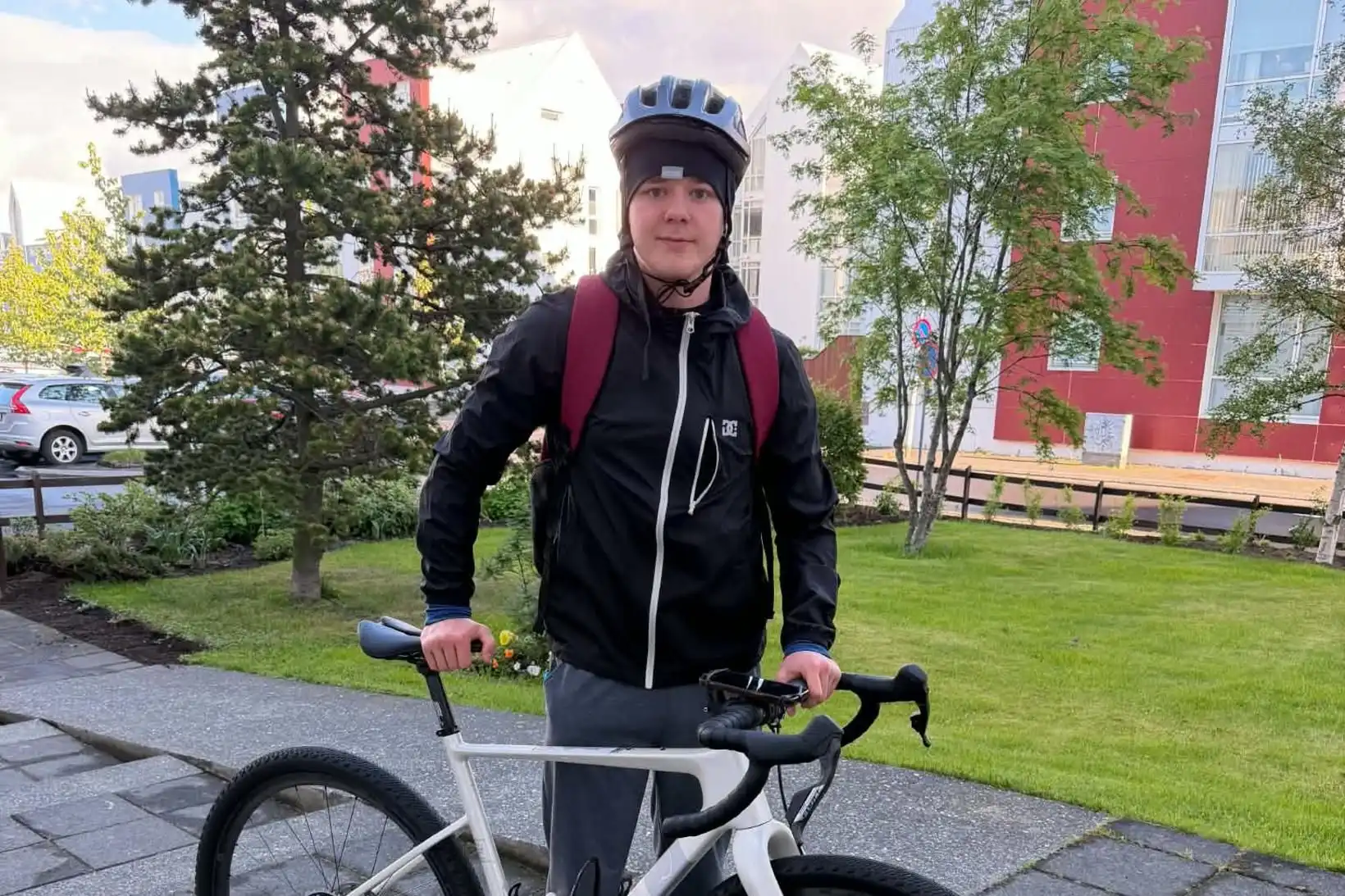 Hjólar hringinn fyrir Hringinn - MBL.IS