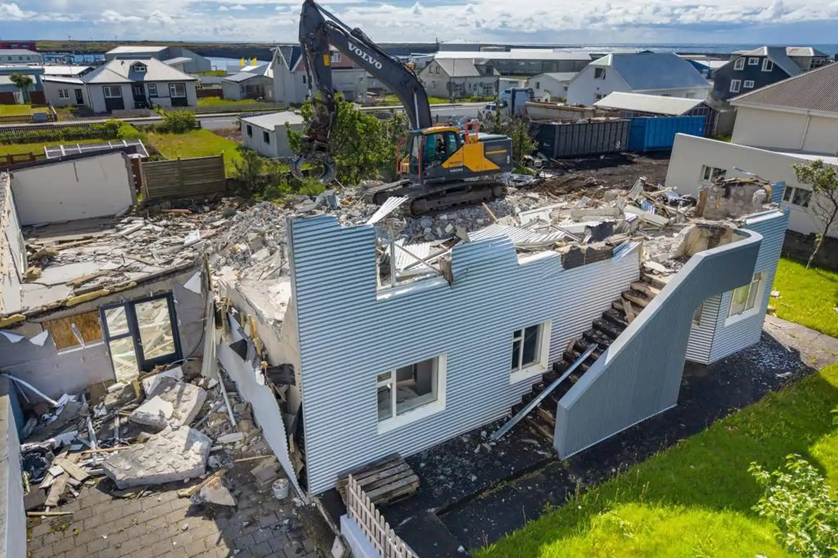 Hluti af sorgarferlinu að sjá húsið rifið - MBL.IS