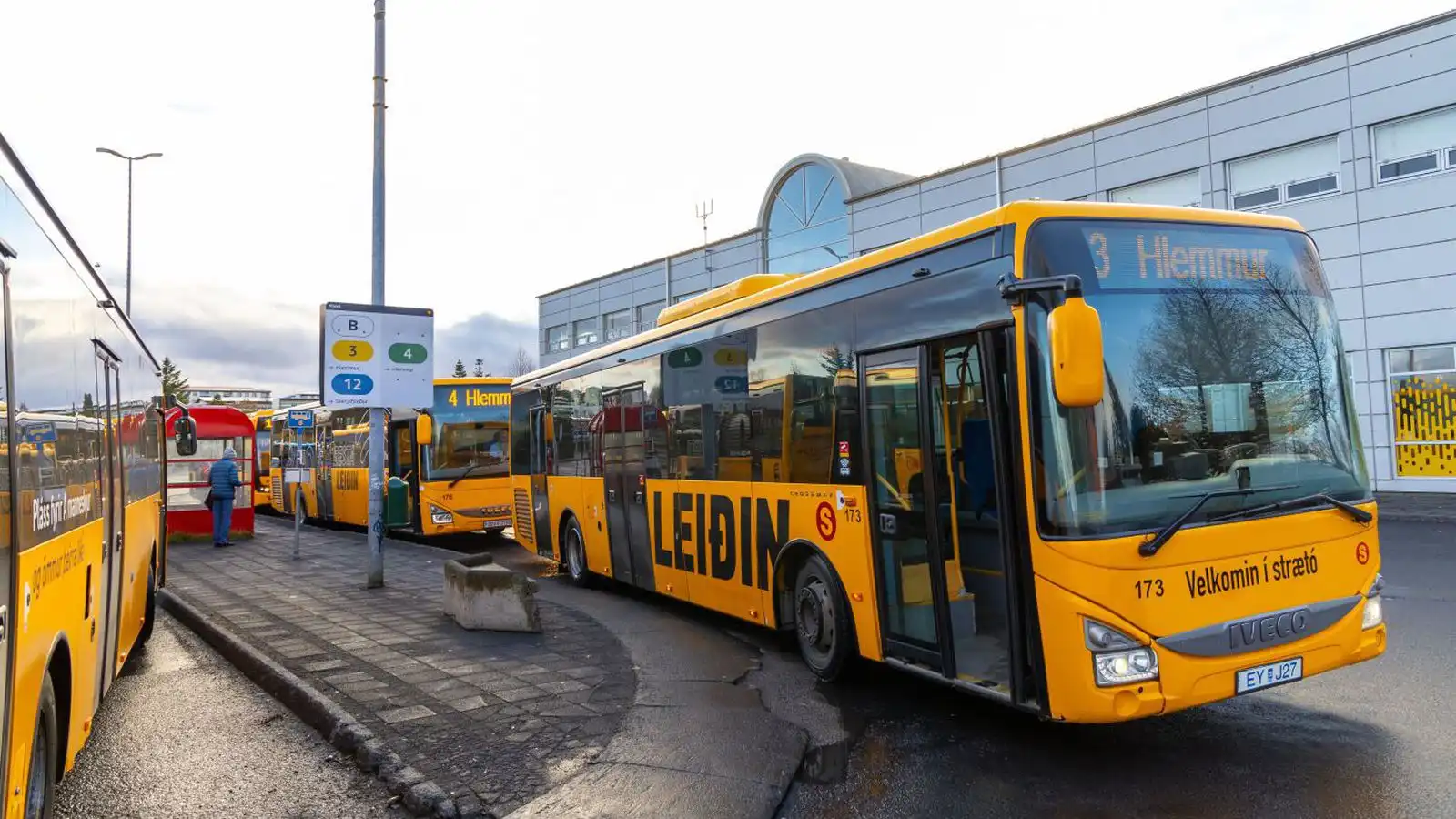Hnökrar í inn­leiðingu á gjaldfrjálsum strætó fyrir reyk­vísk ung­menni - Vísir