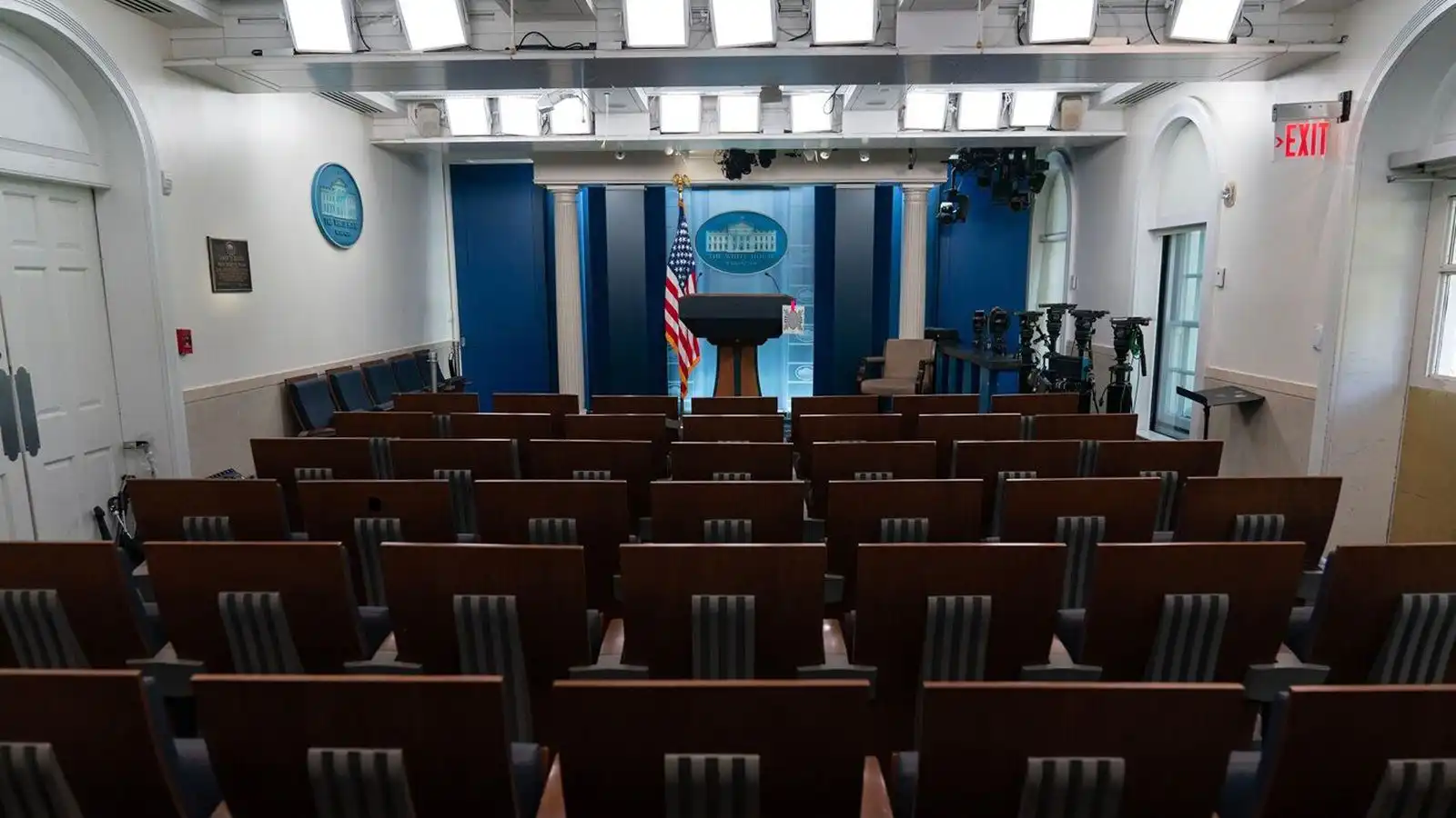 Höfða mál gegn Trump vegna bannsins - Vísir