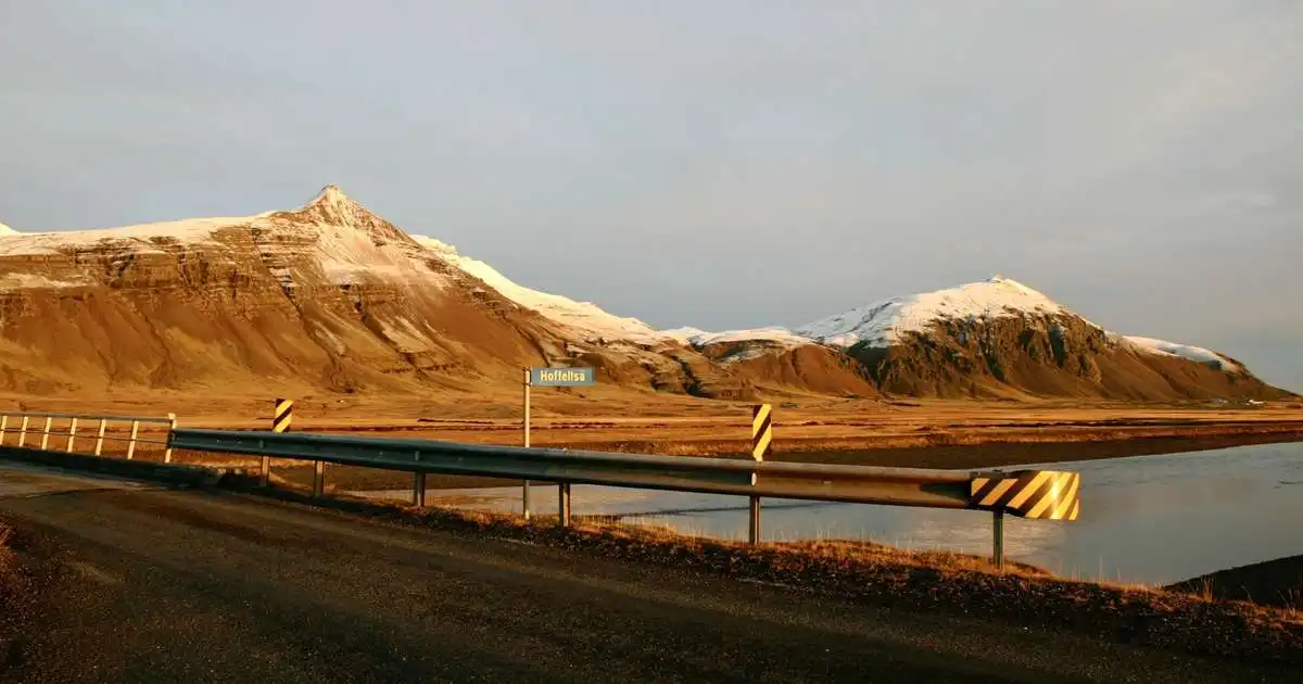 Hoffellsárbrú lokuð vegna viðgerða