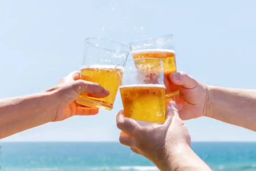 Holidaymakers urged to drink more beer to support Spain’s bars