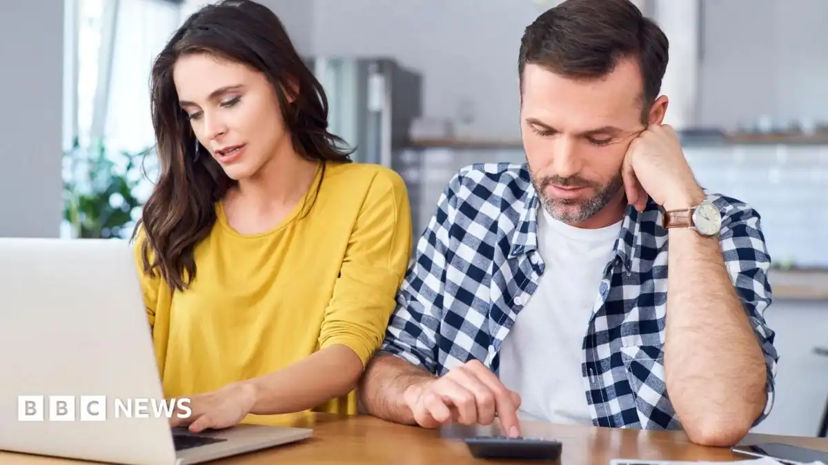 Home sellers cut asking prices on 3,000 properties a day, says Rightmove