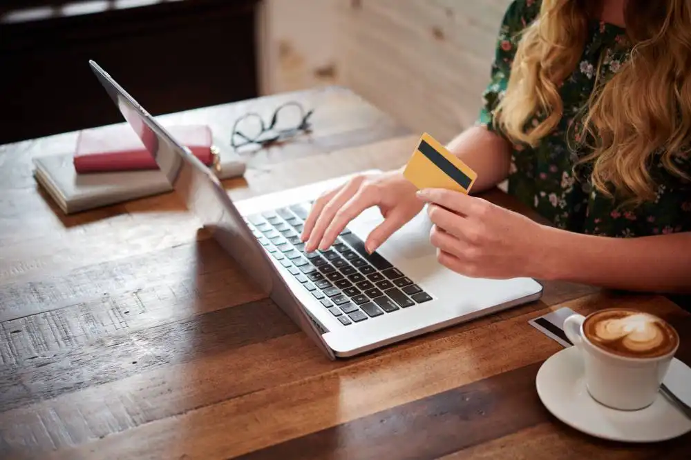 How Expats in the Canaries Are Making Their Euros Stretch Further Online