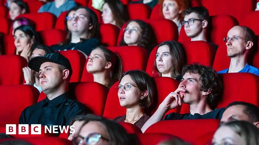 How loud eaters and phones nearly spoiled my cinema trip