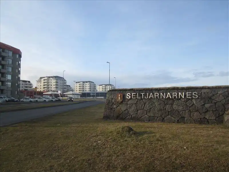 Hryllingur á Seltjarnarnesi: Tók ólögráða stúlku kverkataki og nauðgaði henni