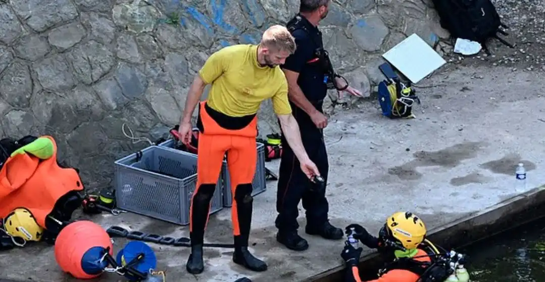 Hryllingur í Frakklandi: Tveir unglingar kyrktu 11 ára dreng fyrir að stela veiðibúnaði - DV
