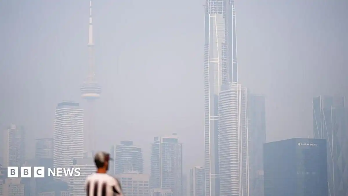 Hundreds of Canada wildfires prompt US air quality alerts as smoke spreads south