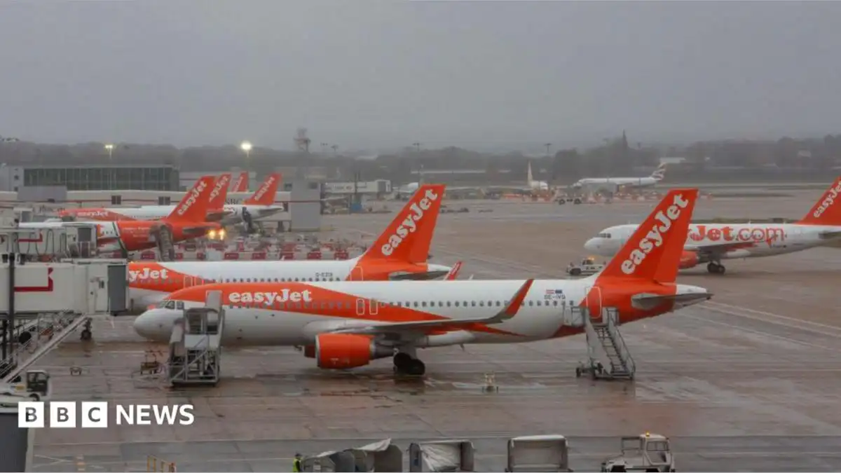 Hundreds of Heathrow and Gatwick flights delayed due to thunderstorms