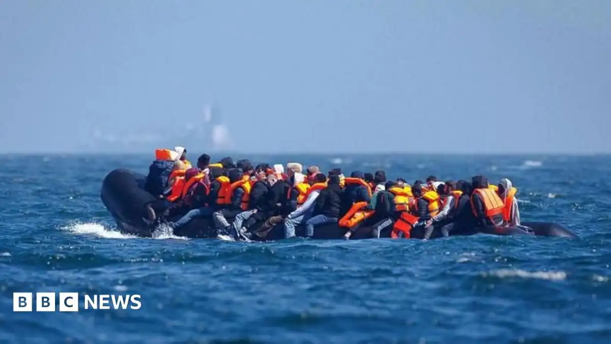 Hundreds of migrants cross Channel in one day after 10-day lull