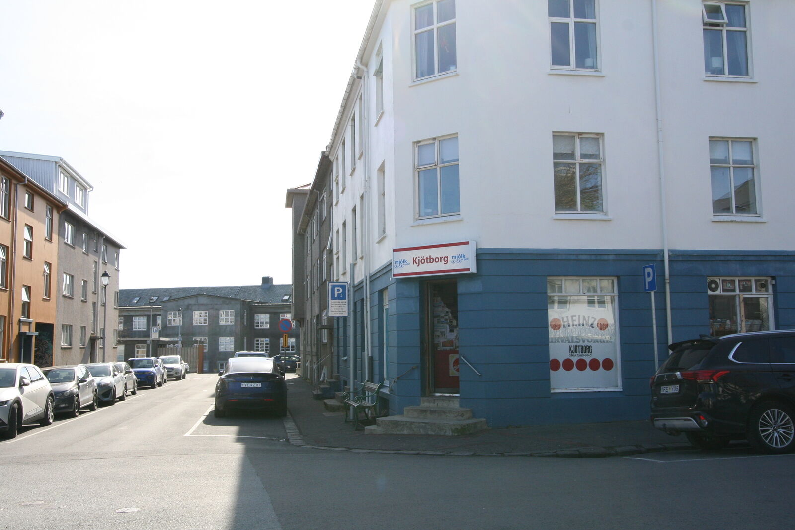 Húsnæði „kaupmannsins á horninu“ í Vesturbæ til sölu - DV