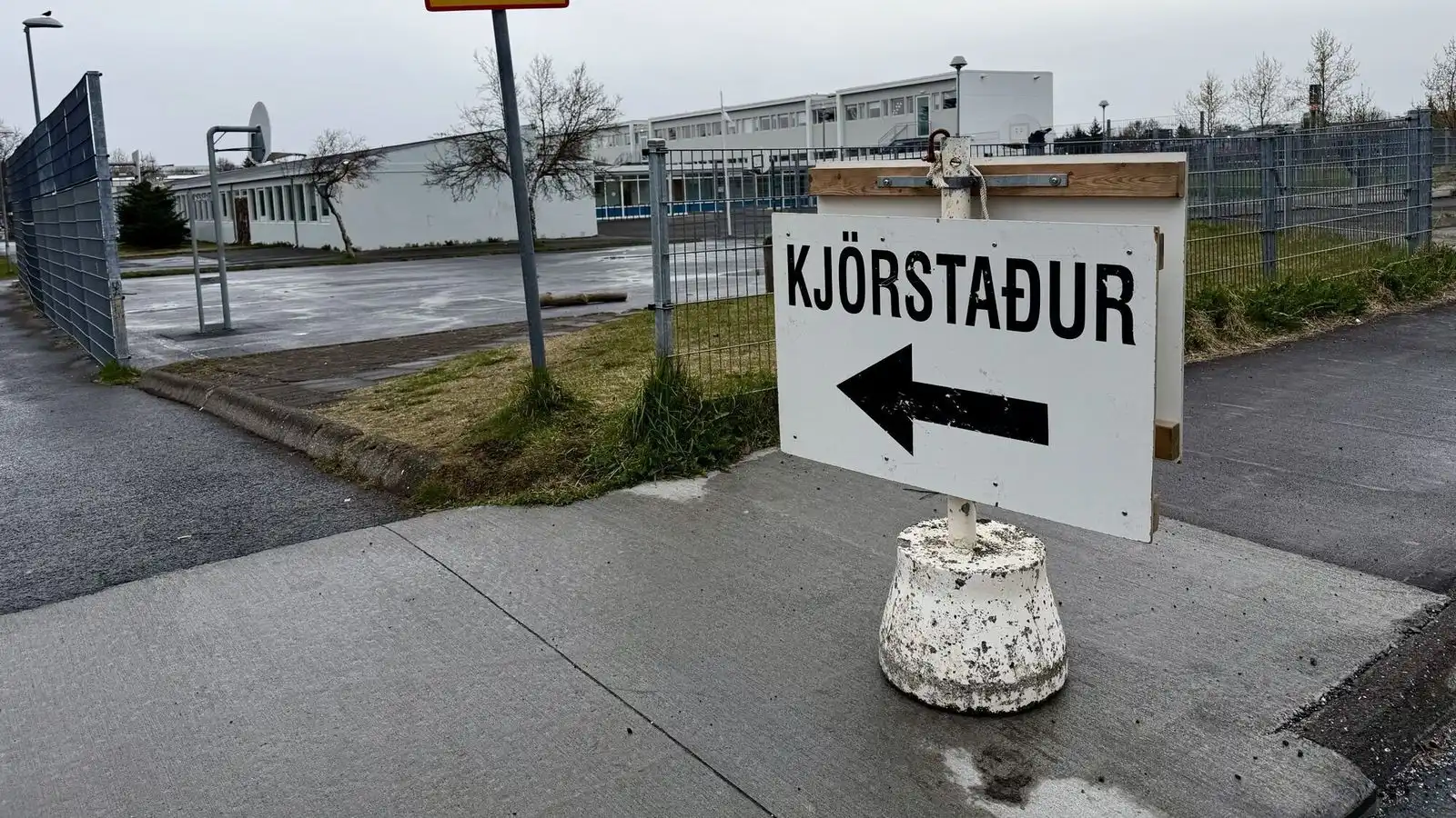 Hvasst og blautt víða - Vísir