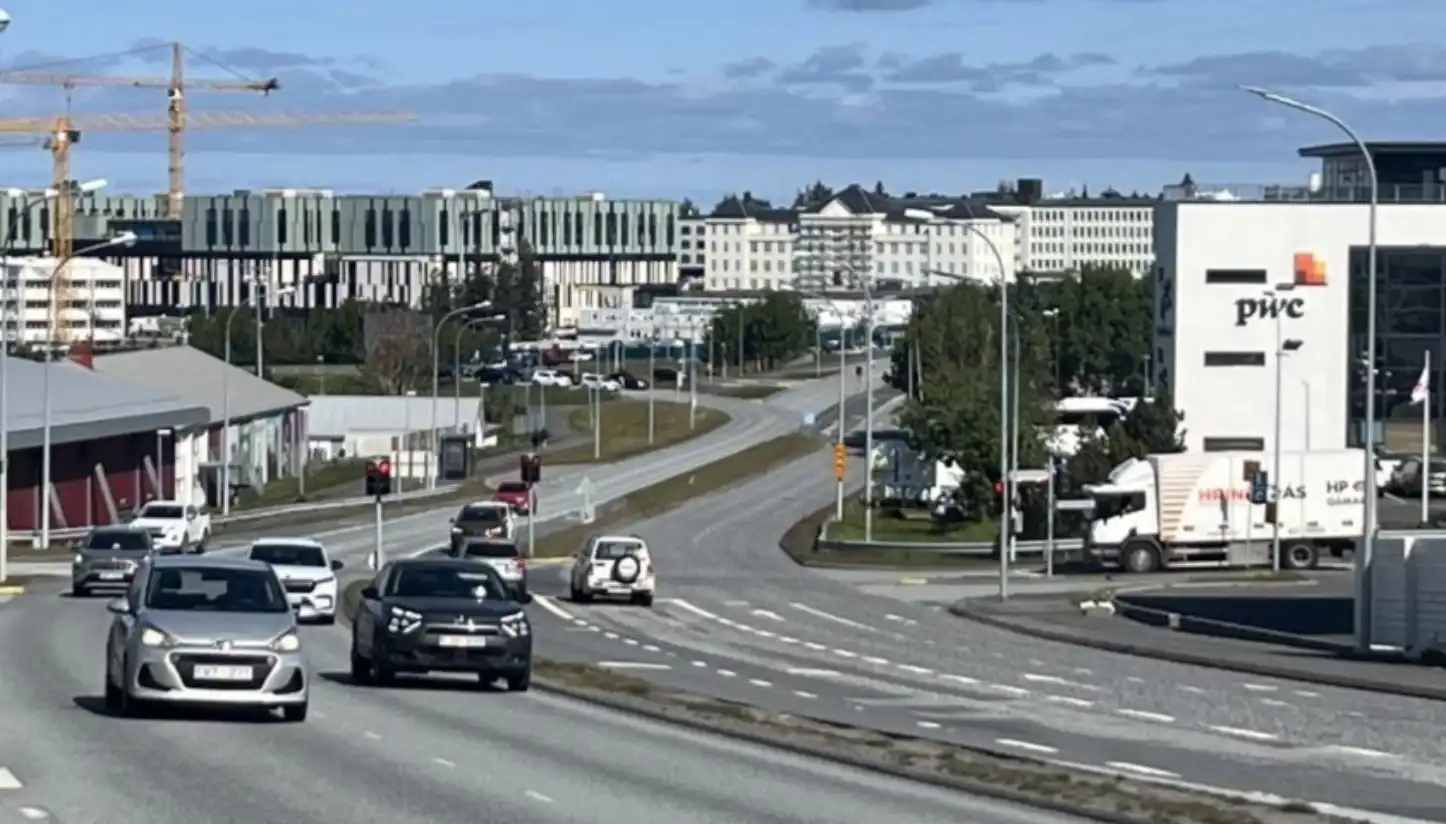 Hvetur já-sinna til að nýta akstur Áfram Íslands á kjördag – Og kjósa síðan öfugt