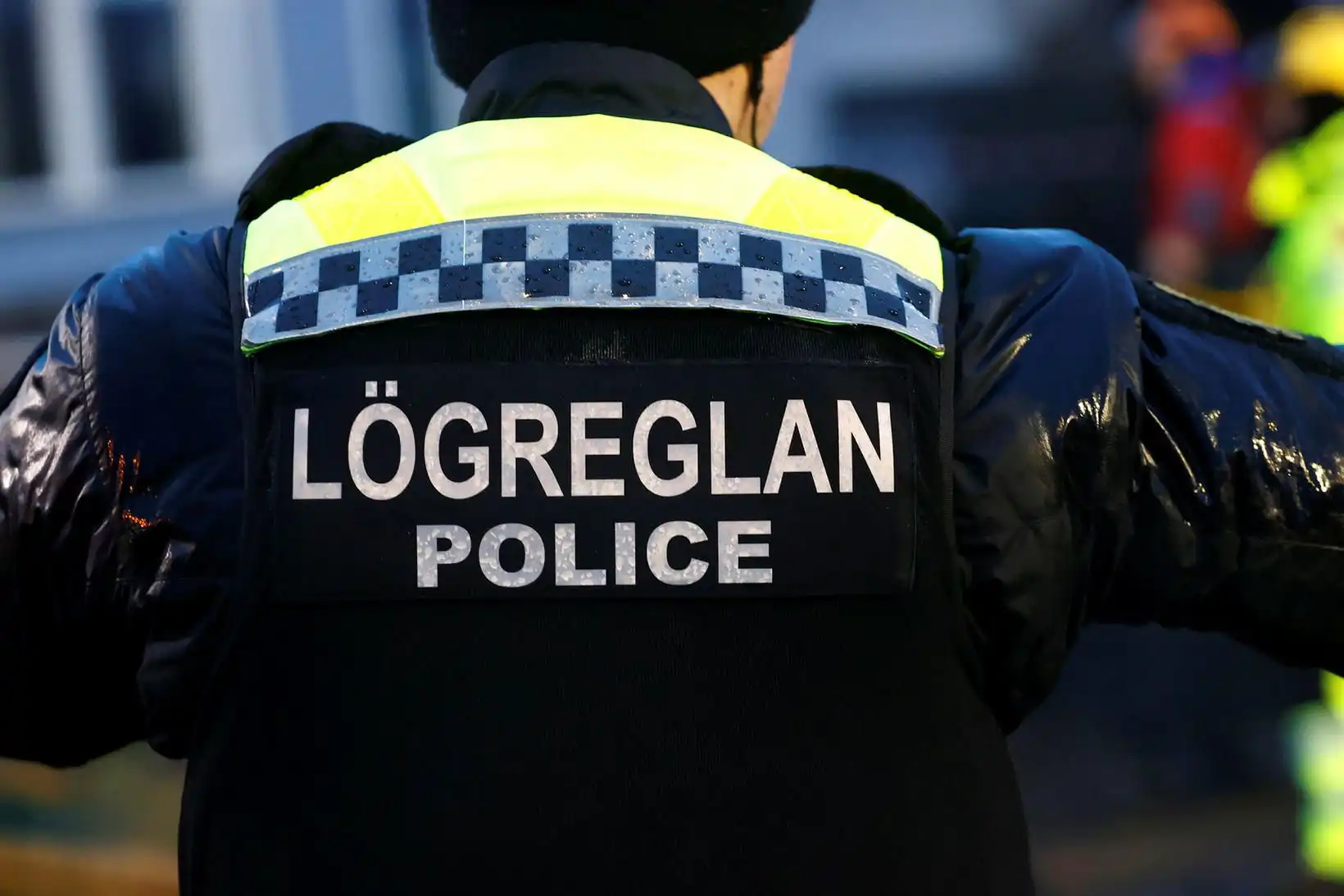 Í annarlegu ástandi á stolnum bíl - MBL.IS