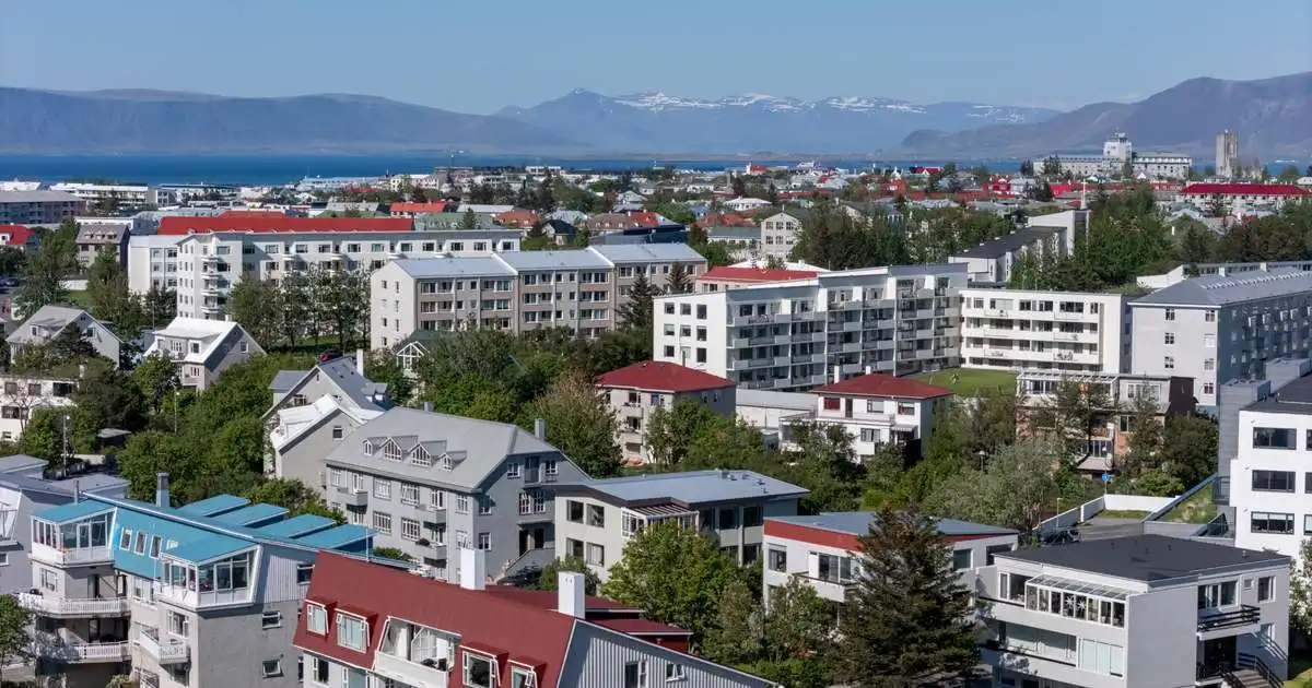 Íbúðaverð lækkaði á höfuðborgarsvæðinu en hækkaði á landsbyggðinni