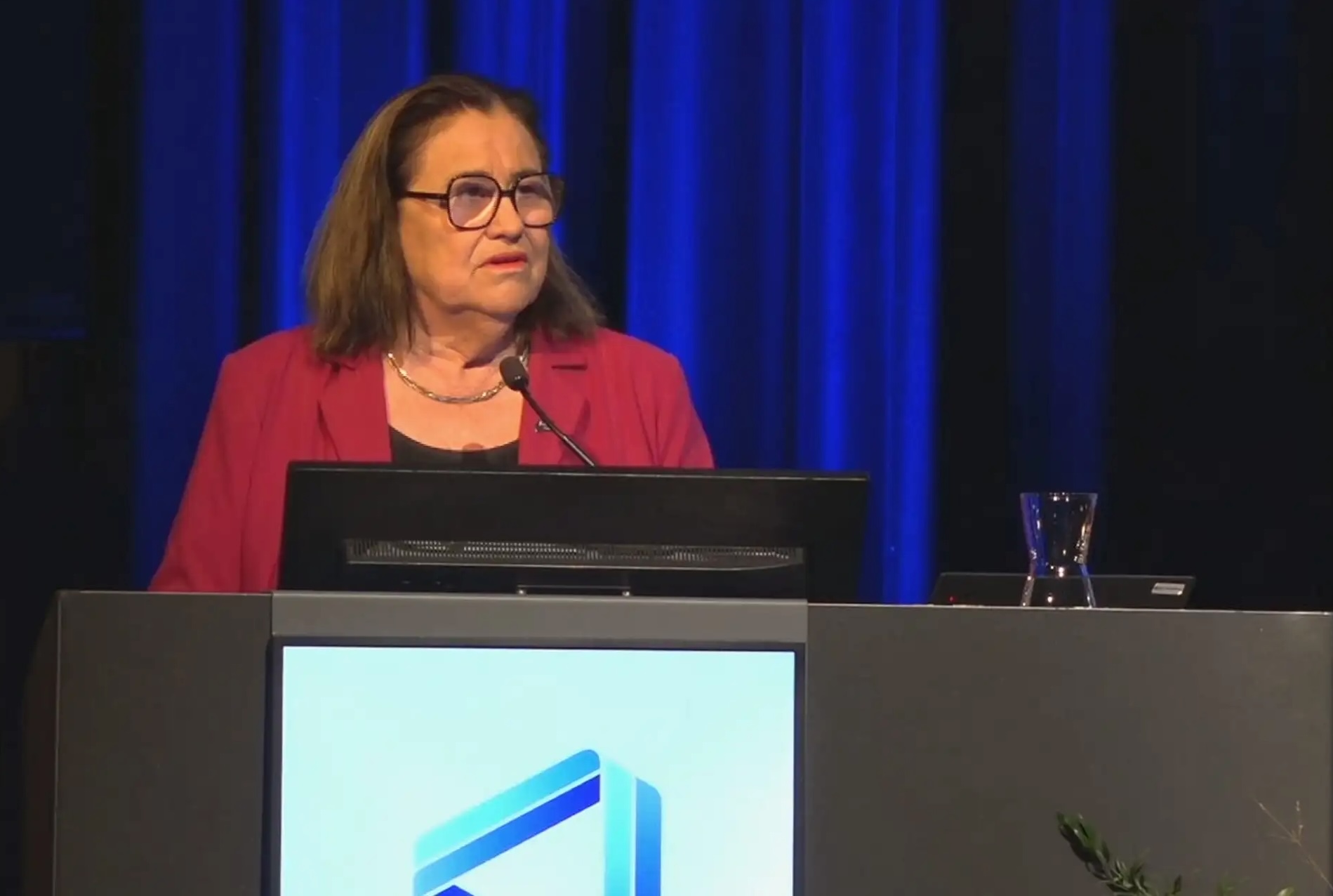 Inga ávarpar kennara