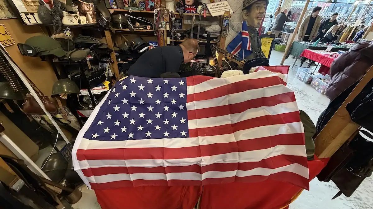 Innflytjandi frá Kúbu þakkar Trump og hvetur fólk til að mæta fyrir utan Bandaríska sendiráðið