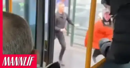 Íslenskt par náðist á myndband ráðast á strætóbílstjóra