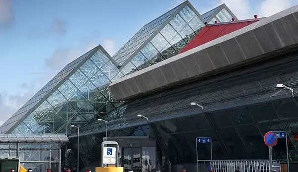 Íslenskur athafnamaður handtekinn í Leifsstöð í gærkvöldi