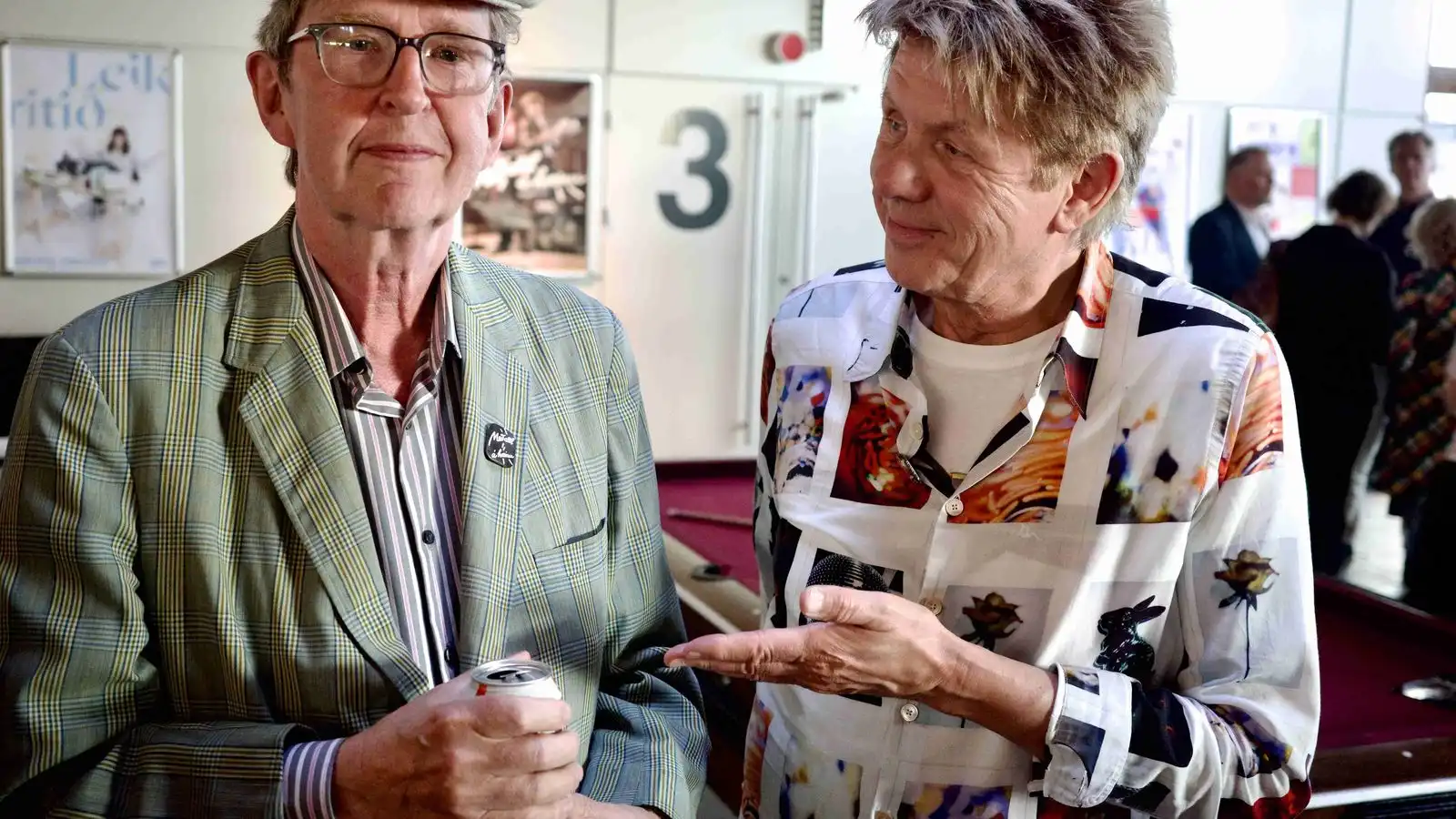 Jakob Frí­mann stal senunni í hátískuskyrtu - Vísir