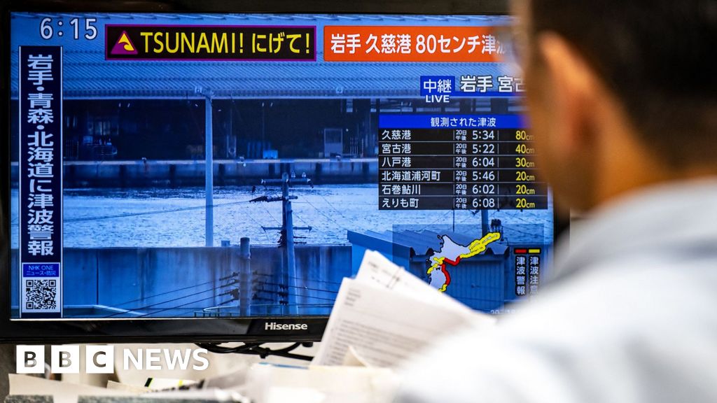 Japan earthquake: 7.7 magnitude quake triggers tsunami warning
