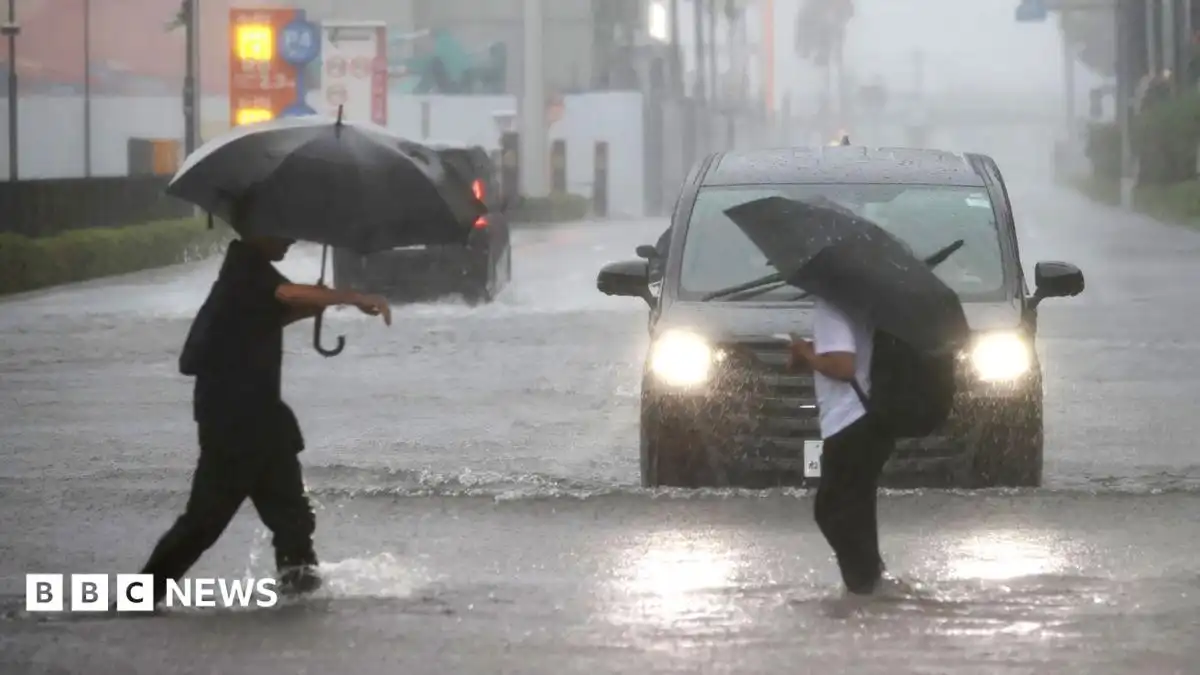 Japan: Four dead as Typhoon Dujuan lashes Tokyo and surrounding areas
