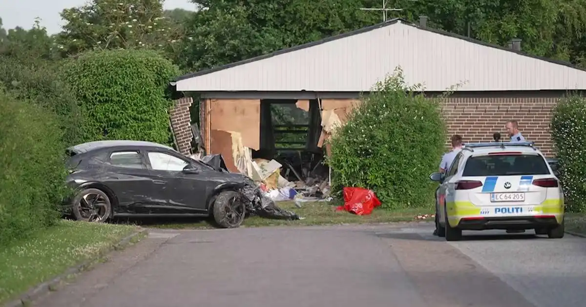 Játar sök eftir að hafa ekið inn í hús og valdið dauða sofandi konu