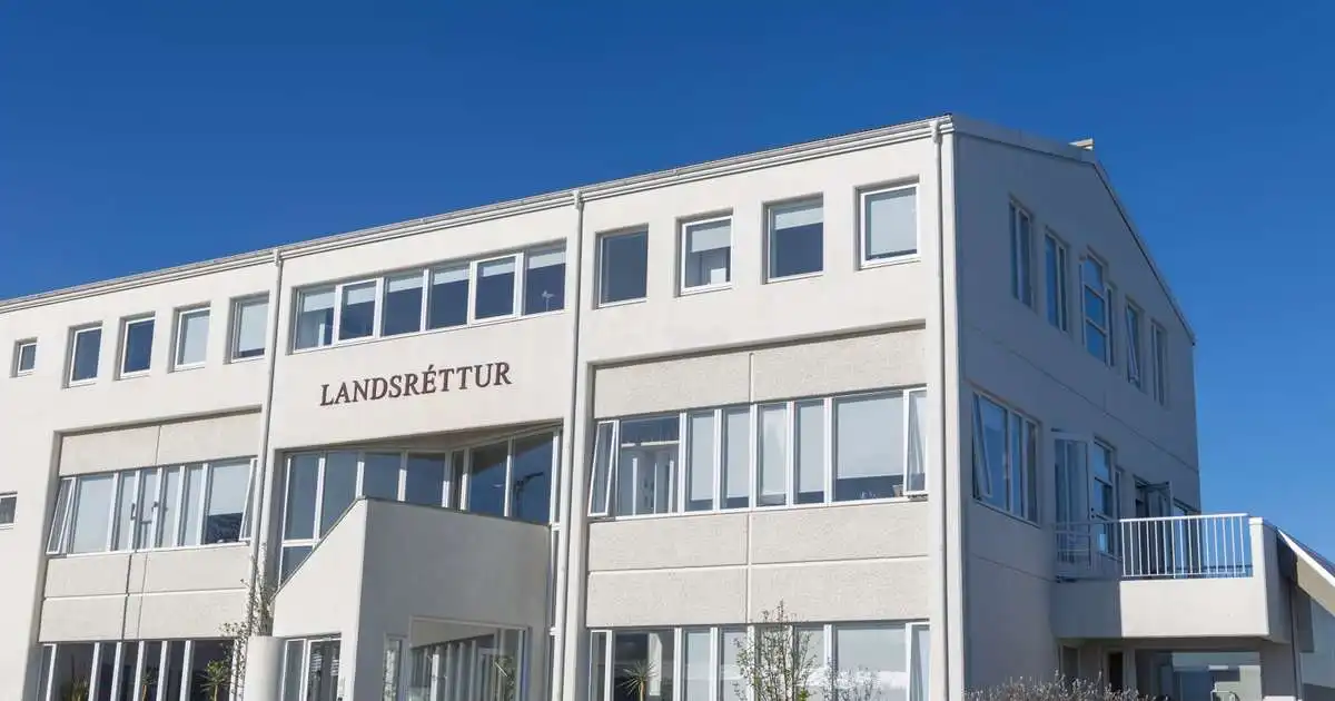 Kærður fyrir að ofsækja konu: Sviðsetti bölvunarathöfn með vúdú-dúkkum og hauskúpum