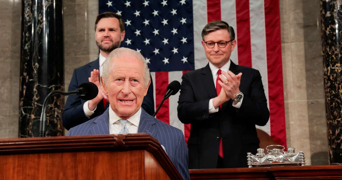 Karli konungi hrósað í hástert fyrir sögulega ræðu