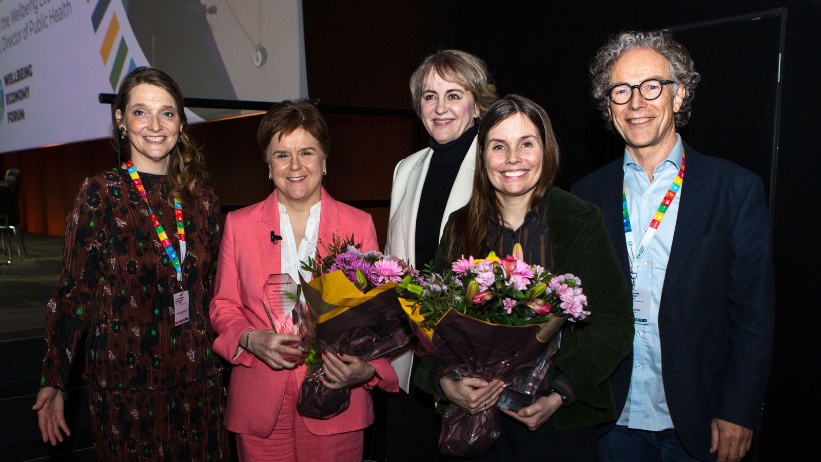 Katrín og Sturgeon hlutu Velsældarverðlaun - Vísir