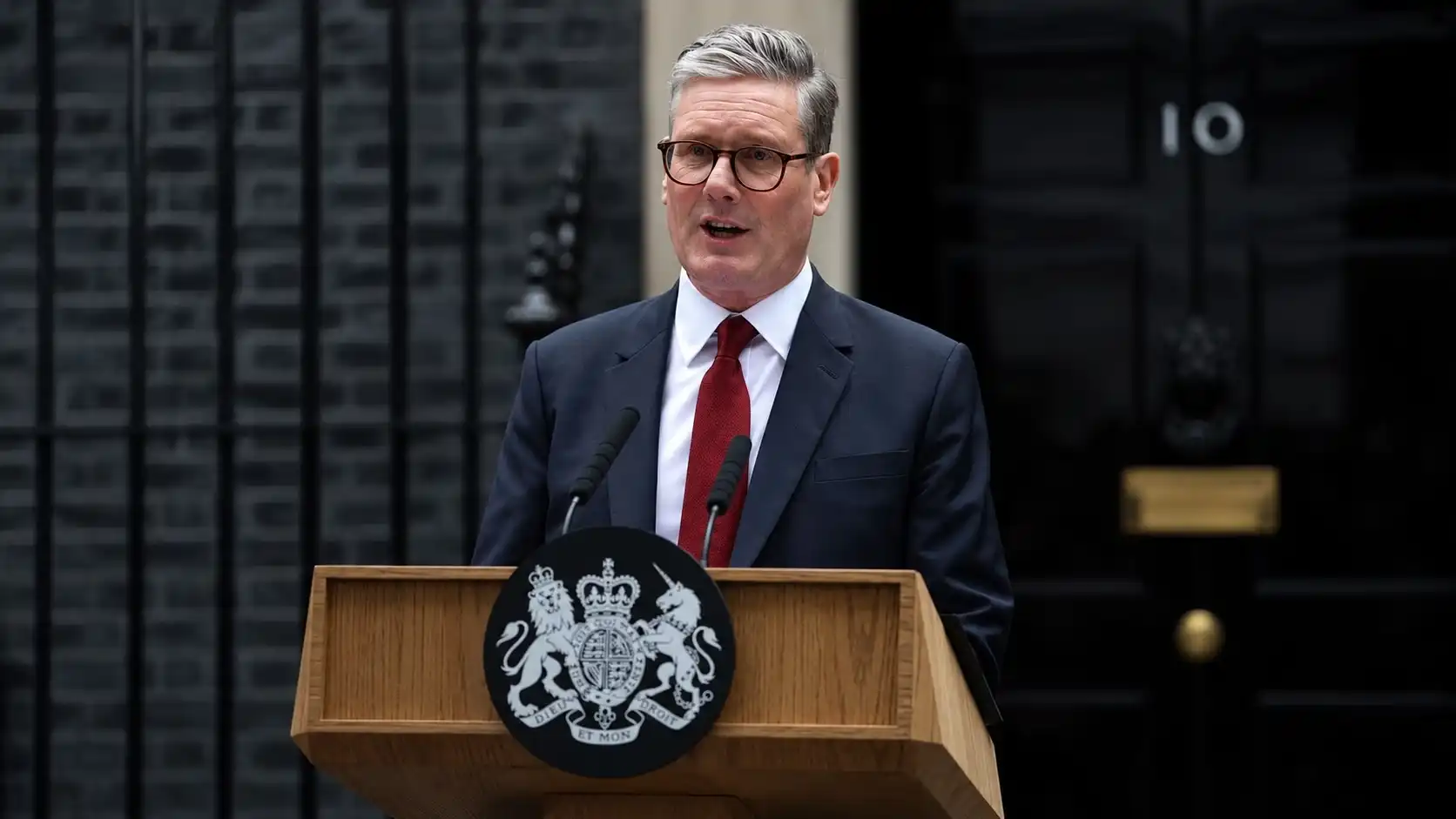 Keir Starmer hættir grátklökkur – Burnham tekur við í haust