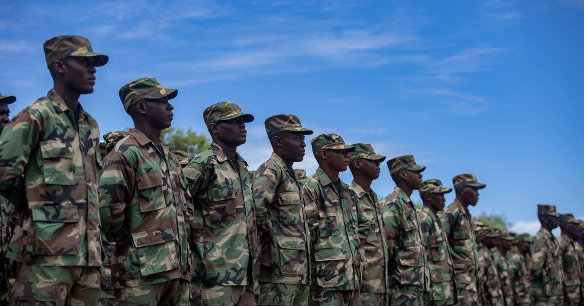 Kenískir lögreglumenn hætta glímunni við illskeytt glæpagengi