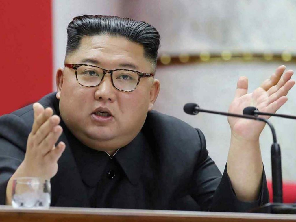 Kim Jong Un hrósar „hetjunum“ sem sprengja sig í tætlur frekar en að láta Úkraínumenn ná sér - DV