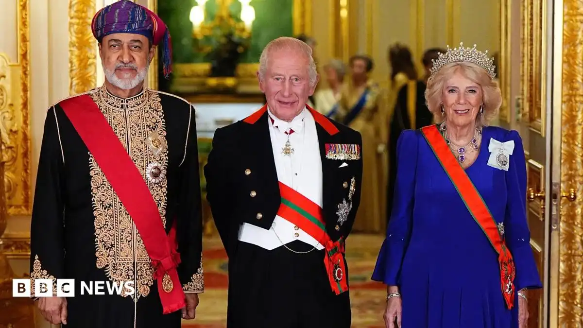 King praises Strait of Hormuz peace efforts at glittering banquet
