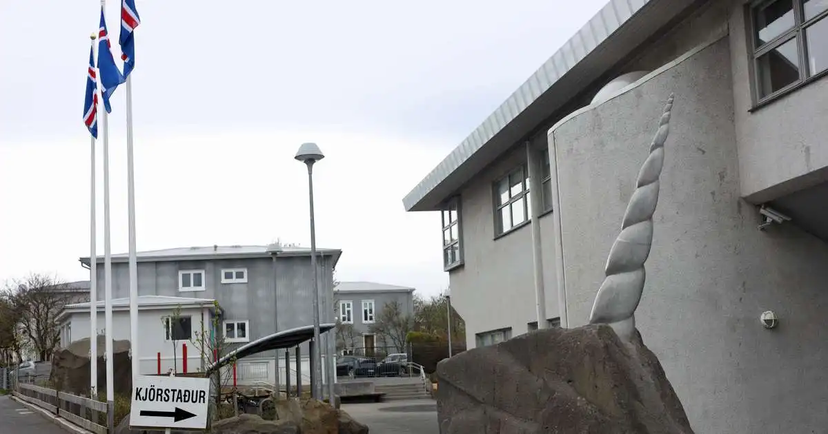 Kjörstaðir opnaðir víðast hvar