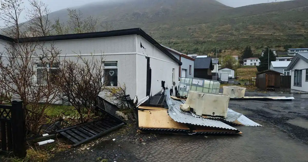 Komu að húsi sínu gjörónýtu eftir veðurofsann