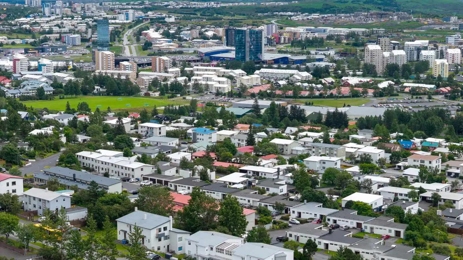 Kona með al­var­lega á­verka eftir líkams­árás - Vísir