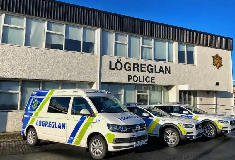 Konan sem lýst var eftir er fundin - DV