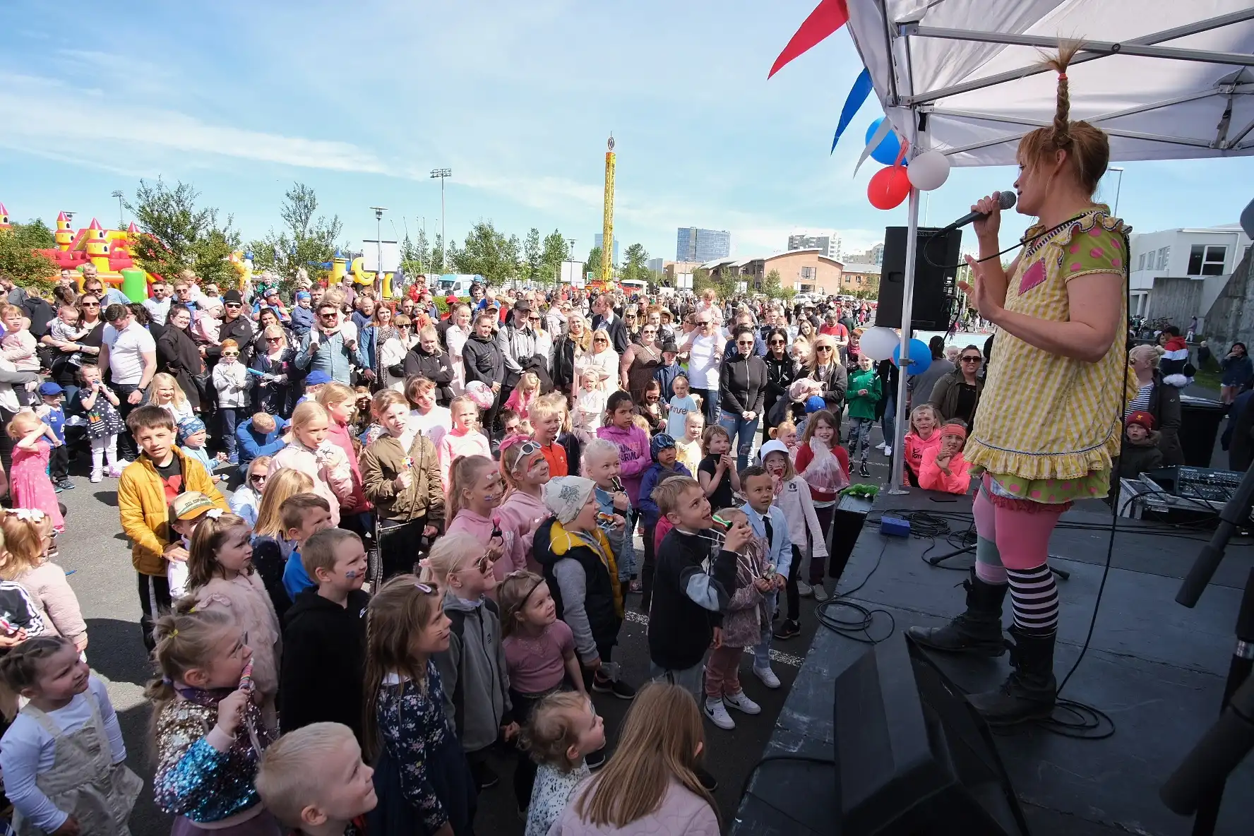 Könnun: Ætlar þú að taka þátt í eða vera viðstaddur/viðstödd hátíðahöld á 17. júní? - DV