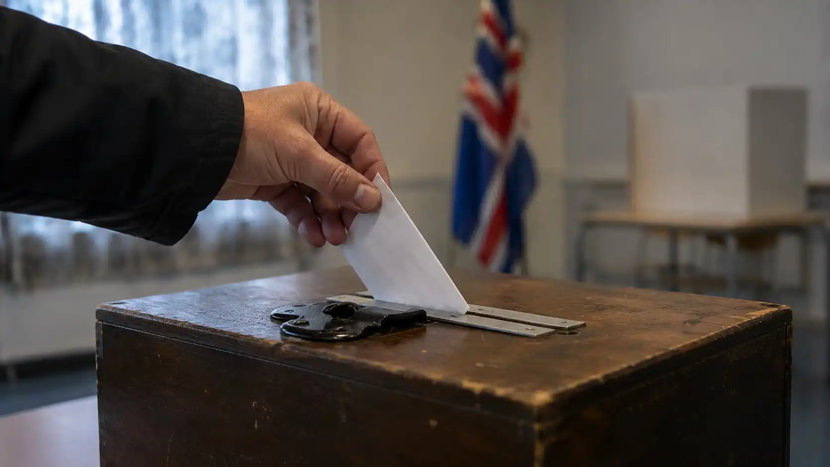 Kosið um ESB-umsókn í dag: Kannanir jafnar en veðbankar spá nei