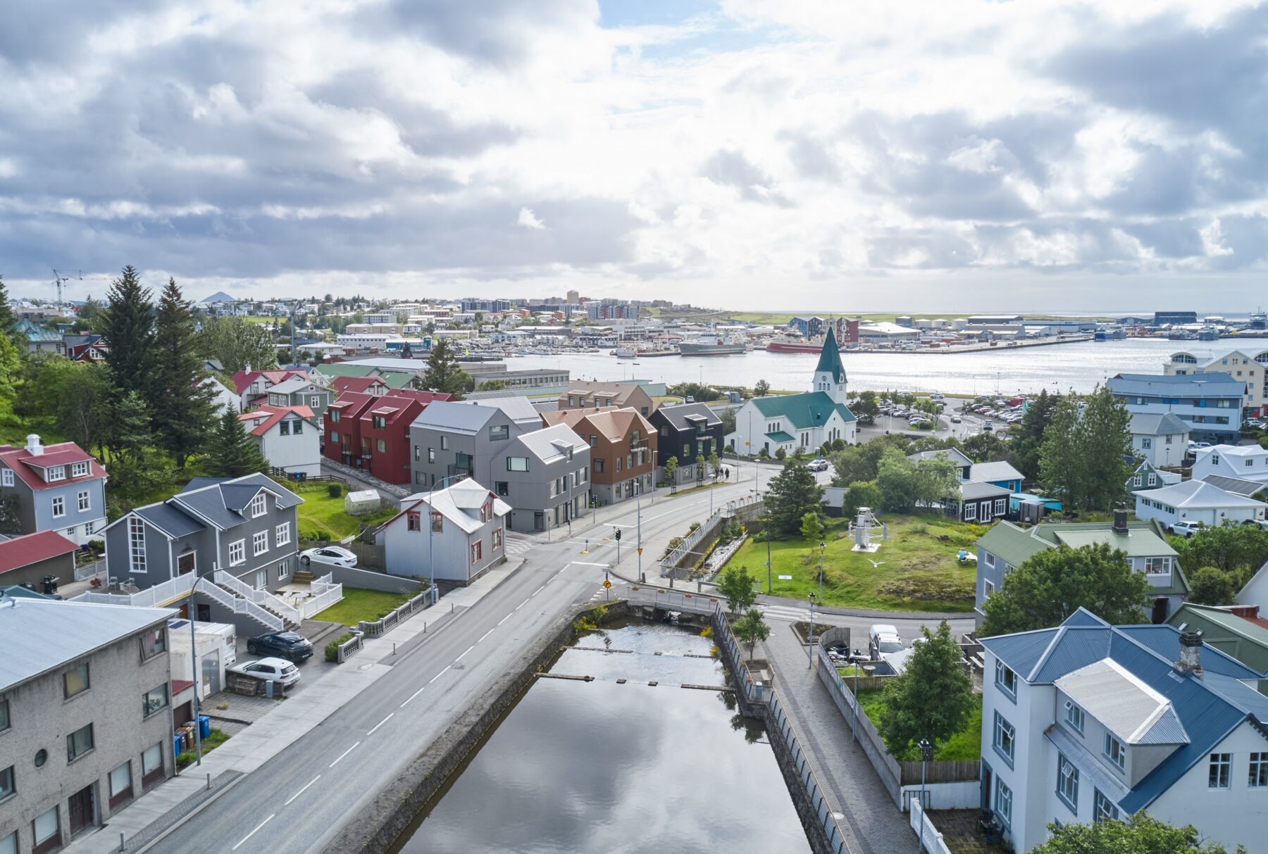 Krefjast skýringa og aðgerða vegna fnyks í Hafnarfirði - DV