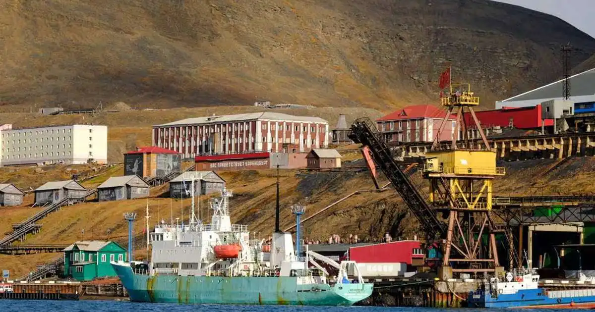 Krefjast þess að skip afhent og kölluðu sendiherra Noregs á teppið