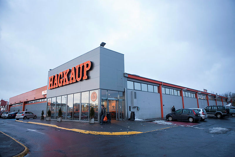 Krefjast þess aftur að lífeyrissjóðirnir selji hlutabréf í Högum eftir Smáríkisdóminn - DV