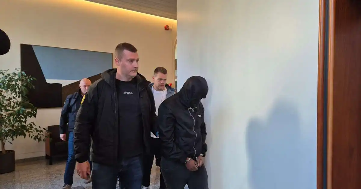 Kveðst hafa verið að reyna að stöðva átökin og verið með tannbursta meðferðis