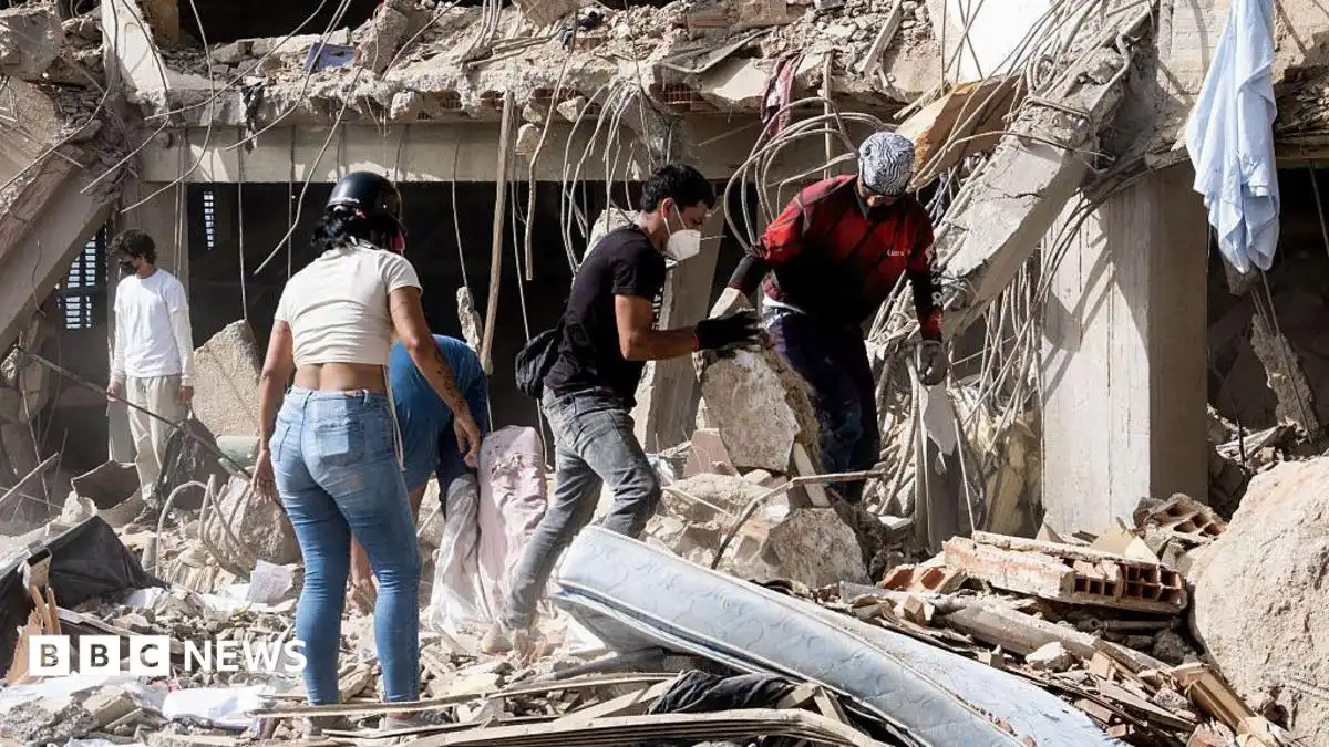 La Guaira: Families calling out to loved ones trapped in rubble by Venezuela quakes