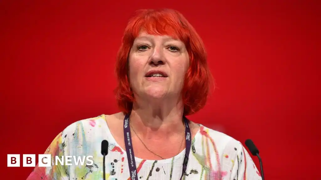 Labour risks handing No10 to Reform without drastic change, says union leader