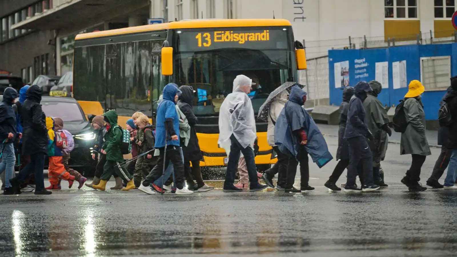 Lægðin ætlar ekki að láta okkur í friði al­veg strax - Vísir
