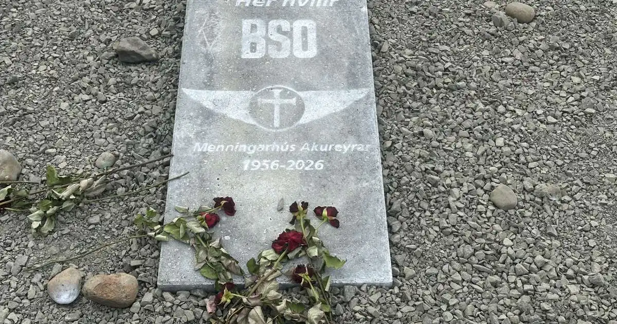 Lagði legstein á lóð BSO