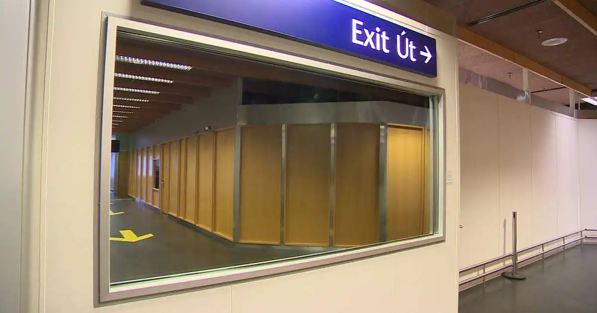 Lagði niður stöður varðstjóra og réði tollverði á lægri launum